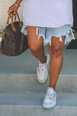 Fashionable Irregular Fringed Hem Denim Shorts 19 Fashionable Irregular Fringed Hem Denim Shorts -Acorpstyle XTH0542 WB 4