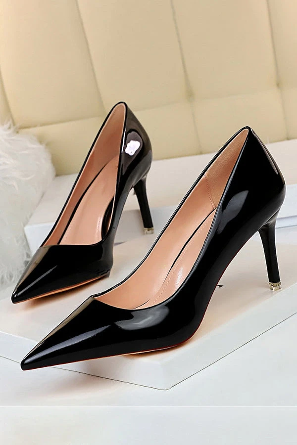 Minimalist Point Toe Court Pumps 1 Minimalist Point Toe Court Pumps
