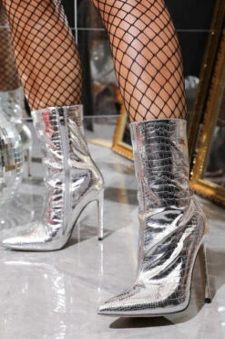 Stylish Crocodile Print Zipper High Heels