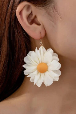 Vacation 3D Daisy Earrings*